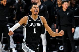 众多球迷热 众多球迷热