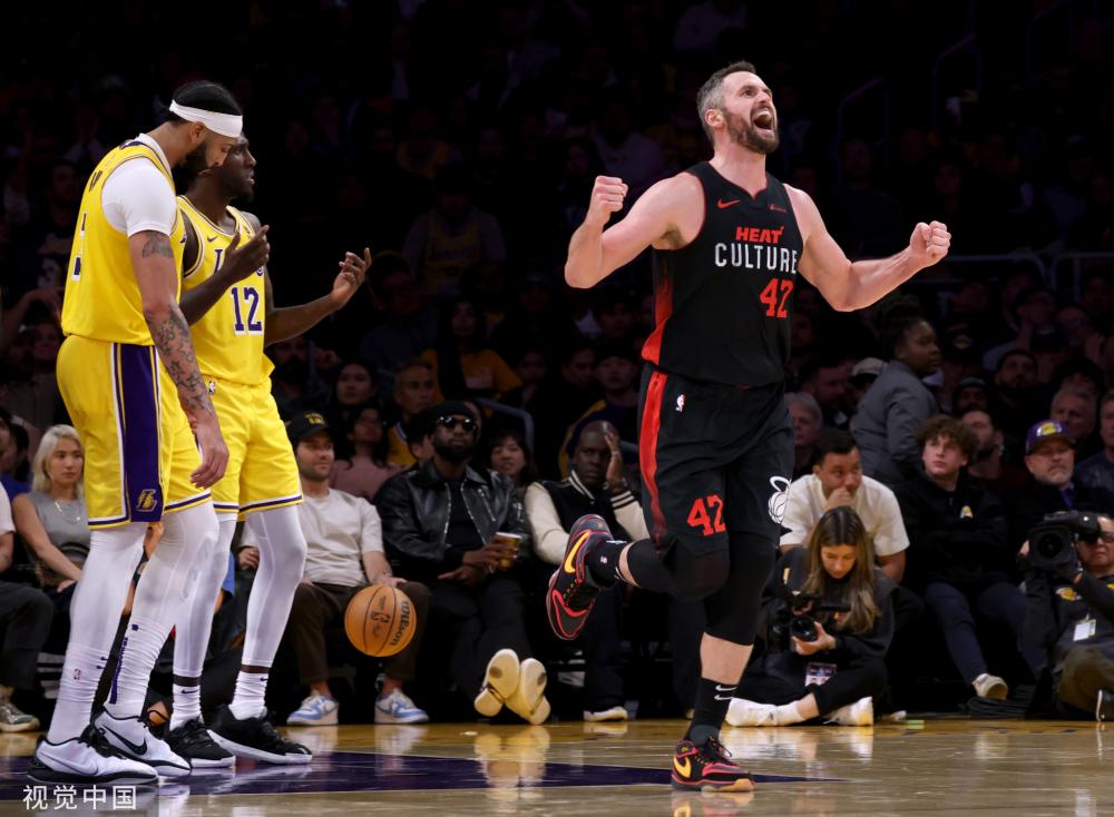 迪马：那不勒斯希望霍伊伦的买断与出场数挂钩，但曼联不接受